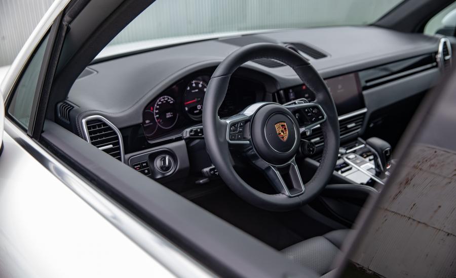 Интерьер Porsche Cayenne S (PO536) 2018 года  (NA) (фото 20 из 40)